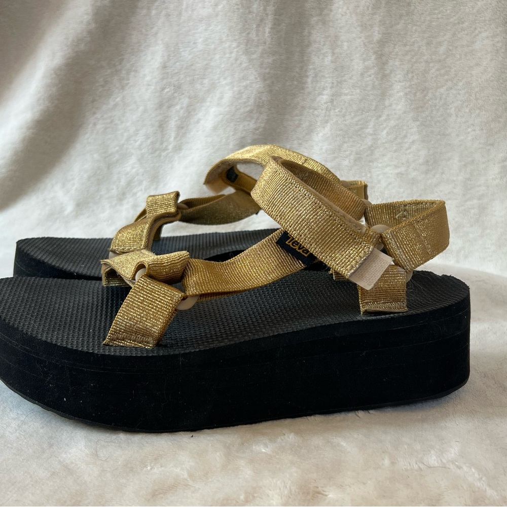 Teva Gold Women's Platform Sandals 7 EUC